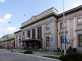 Le bâtiment voyageurs de la gare de Chiasso en 2014.