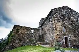 Les vieilles maisons du haut du village.