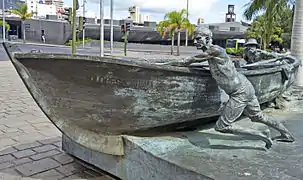 Homenaje al chicharrero (hommage au ténérifais). Cette sculpture du Tenerifais Javier Murcie Trujillo représente deux pêcheurs qui traînent leur barque.