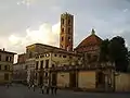 L' église Santi Giovanni e Reparata vue de la place San Martino