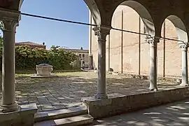 Le cloître.