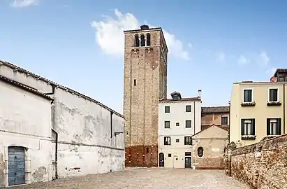 Le campanile, campiello de l'oratorio.