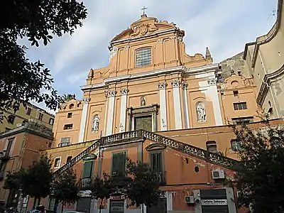 Façade, avec le double escalier,