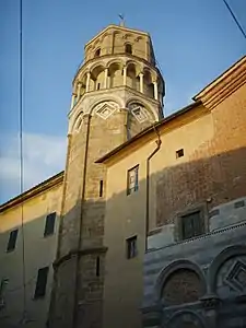 Le campanile octogonal San Nicola.