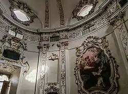 L'intérieur de l'oratoire, décoré de fresques par Pietro Antonio Magatti.