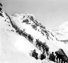 Le col Chilkoot pendant la ruée vers l'or du Klondike, hiver 1897-98