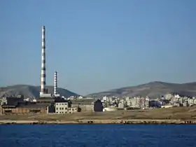 La cheminée de la centrale électrique de Keratsíni