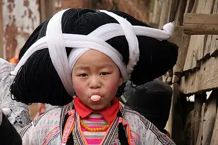 Coiffure Qing Miao. Sud-ouest du Guizhou, (Chine). 2006.