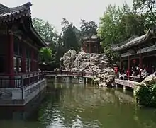 Un jardin chinois traditionnel dans le parc Beihai