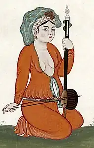 Miniature ottomane, musicienne agenouillée avec profond décolleté.