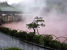 Le chiike (« mare de sang »), célèbre jigoku de Beppu.