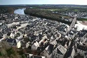 Chinon, la Vienne vue du Château dont l'île de Tours