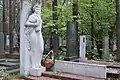 Statue sur sa tombe de l'ancienne présidente du conseil municipal de Sverdlovsk, Anna Nikolaïevna Bytchkova