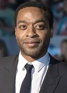 Chiwetel Ejiofor dans le rôle de Vincent Kapoor.