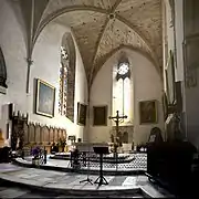 Le chœur de l’église Saint-Jean.