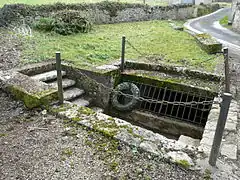 Fontaine à côté de la chartreuse.