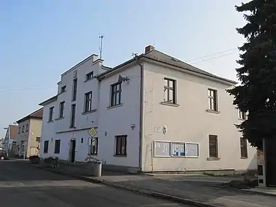 Chrást : mairie.