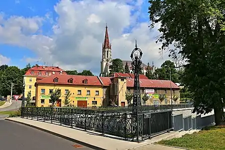 Chrastava  : pont et église.