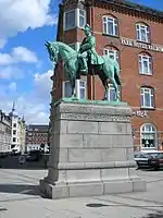 Statue équestre de Christian IX, Aalborg