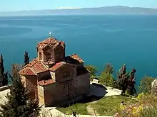 Photographie de l'église de Kaneo à Ohrid