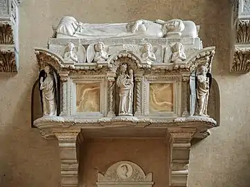 Le sarcophage avec la vierge de Bonino da Campione