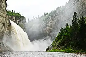 La chute Vauréal, point de départ du canyon.