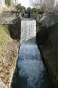 Canal des Alpilles, chute d'eau près de Saint Rémy de Provence.JPG