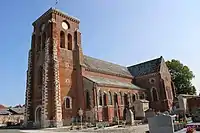 Vue de l'église côté cimetière.