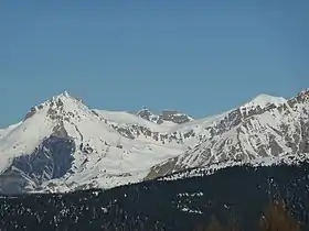 De gauche à droite : cime de Pal, pointe Côte de l'Âne et Fort Carra