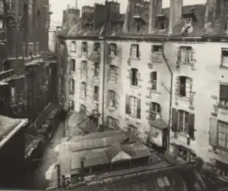 Ateliers sur le terrain de l'ancien cimetière en 1912