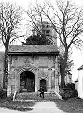 Porte du cimetière Saint-Jean par Mieusement, 1887.