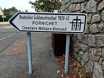 Panneau de signalisation du cimetière militaire allemand de Pornichet