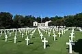 Entrée du cimetière américain de Suresnes où 1 541 soldats morts durant la guerre furent enterrés. L'inauguration du cimetière eut lieu le 30 mai 1919 en présence du président Woodrow Wilson, du général Pershing et du maréchal Foch.