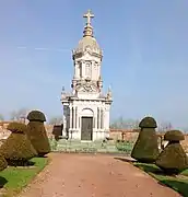 La chapelle funéraire de la famille Saint.