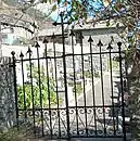 Entrée ouest du cimetière de Bonvillard.