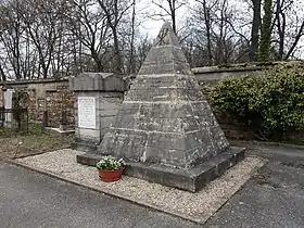 Pyramide de Jean Espérance Blandine de Laurencin.