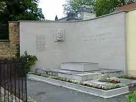 Tombe et mémorial d'Édouard Herriot.