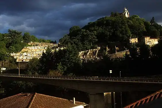 Vu du cimetière, prise d'un toit du quartier St. Martin