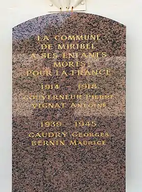 Plaque au cimetière en mémoire des victimes de la Première Guerre mondiale.