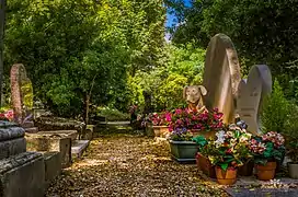 Allée du cimetière.