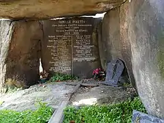 Intérieur du dolmen.