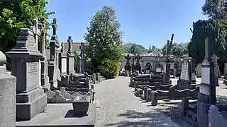 Intérieur du cimetière.