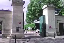 No 3 : entrée principale du cimetière du Montparnasse.