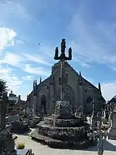 le cimetière et l'église Saint-Ronan.