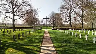 Le cimetière militaire allemand.