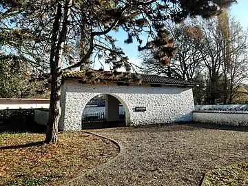 Bâtiment d'entrée du cimetière militaire allemand de Mont-de-Marsan