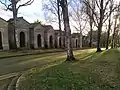 Allée au sud du cimetière.