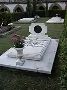 Tombe de Mario Cecchi Gori entre autres.