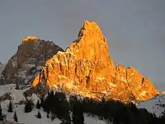 L'alpenglow sur le Cimon della Pala.