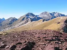 Robiñera au centre, depuis le pic Mota au sud.